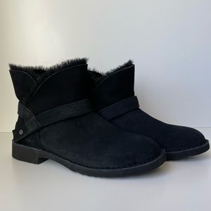 UGG Australia Black Zariyah Ankle Water Repellent Boots/Booties size 9
